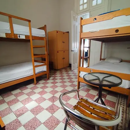 1900 Backpacker'S Hostel-3