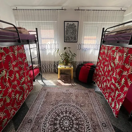 Hostel Backpackers-3