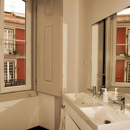 Inn Possible Lisbon Hostel-2