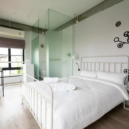 Bedspread Hostel (Adults Only)-3
