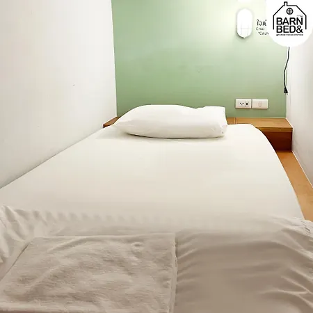 Barn & Bed Hostel At Bts Phrom Phong-3