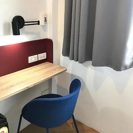 Beige Poshtels + Netflix-3