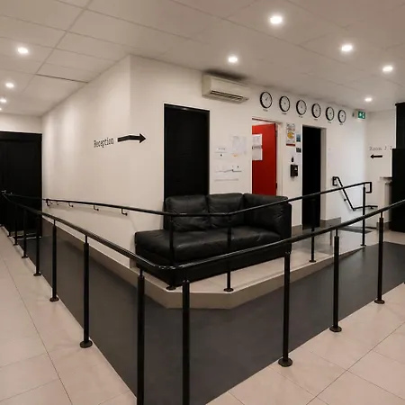 Capsule Perth City Backpackers Hostel - Note - Valid Passport Required To Check In-3