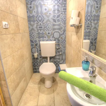 Lavender Circus Hostel, Doubles & Ensuites-3