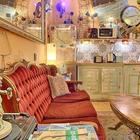 Lavender Circus Hostel, Doubles & Ensuites-2