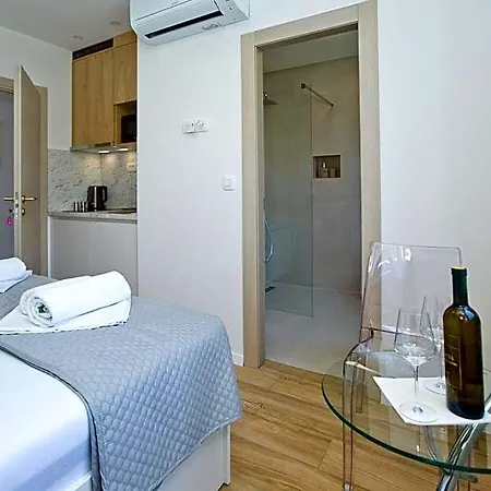 Luka'S Lodge Guesthouse & Hostel-3