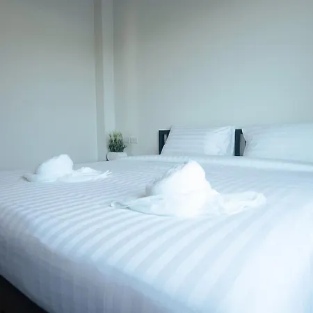 Sea Beach Hostel & Club Beachfront 18-39 Years Only-3