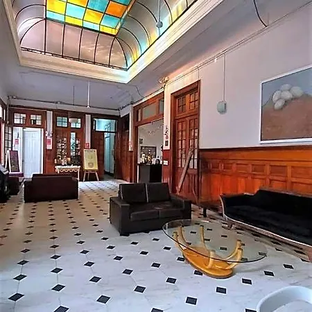 1900 Backpacker'S Hostel-3