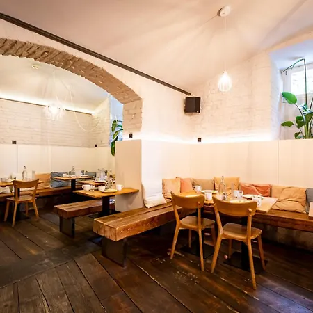 Sophie'S Hostel-2