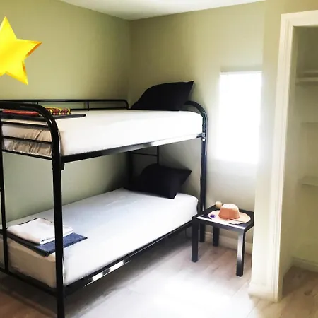 Hollywood Stay-3