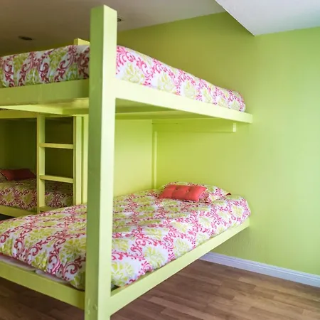 The Big Island Hostel-2