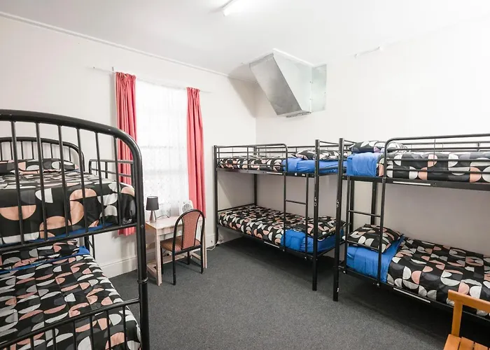 Dolphin Retreat Bunbury Hostel