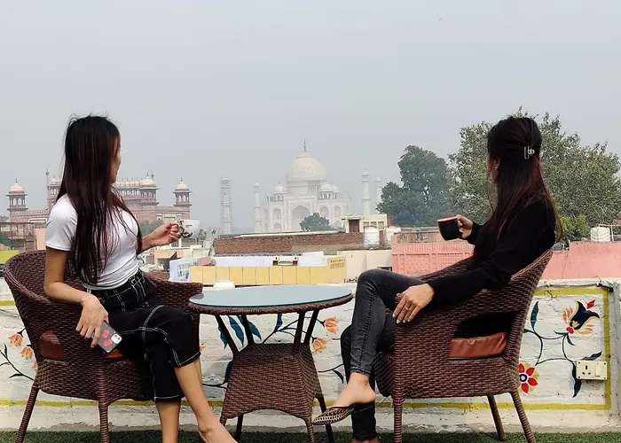 Joey'S Hostel Agra - 200M From Taj Mahal