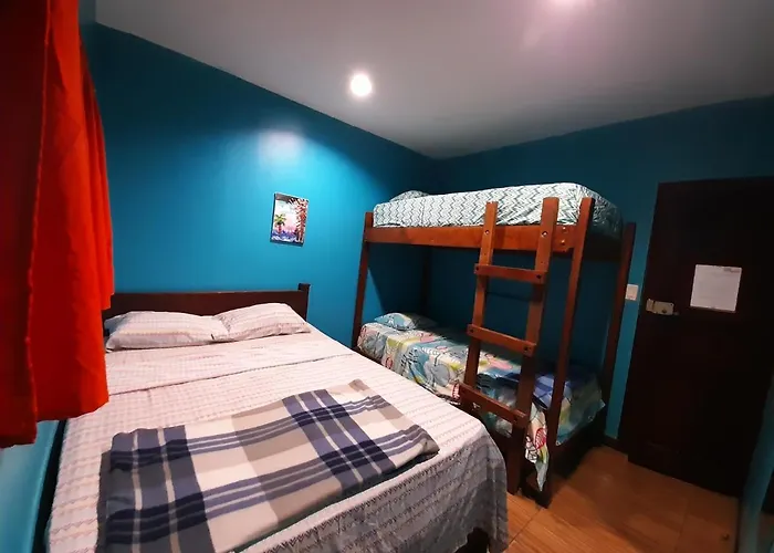 Coral Reef Surf Hostel And Camp Tamarindo