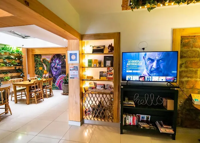 Adn Algo De Nosotros - Malaika Hostel Medellin