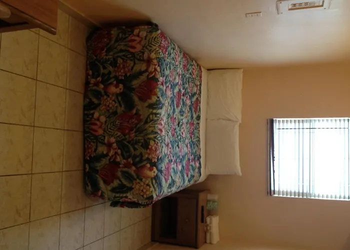 Collins Avenue Hostel Miami Beach