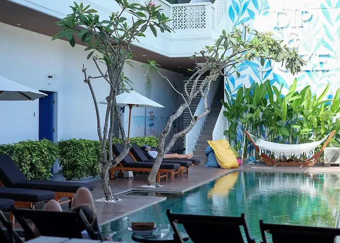 Dip & Doze Living Hostel Canggu 