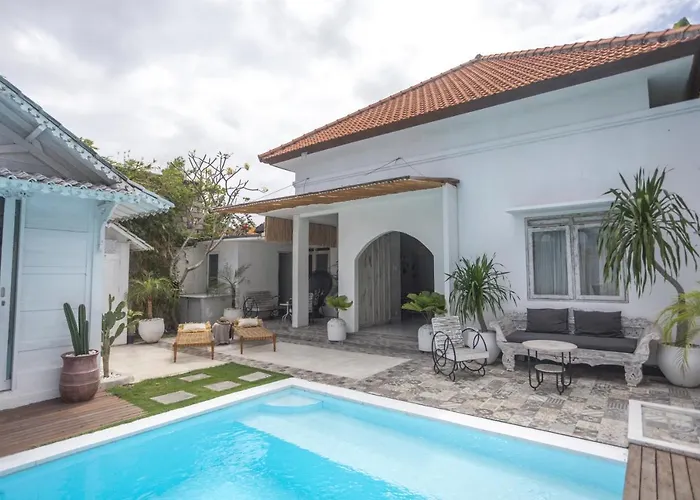 Gypsy Moon Bali Hostel Canggu 