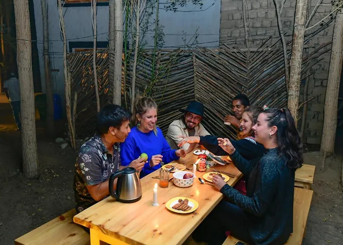 Raybo Hostel - Serene Stay With 5 Mins Walk From The Main Market Leh