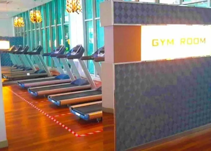 Regalia Skypool Klcc Hostel Kuala Lumpur