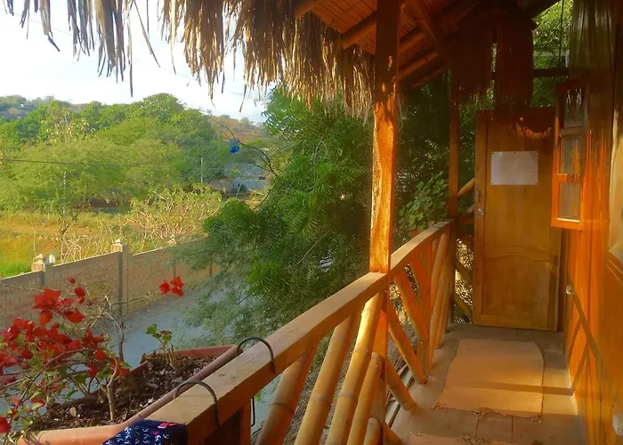 Iguana Beach House Montanita