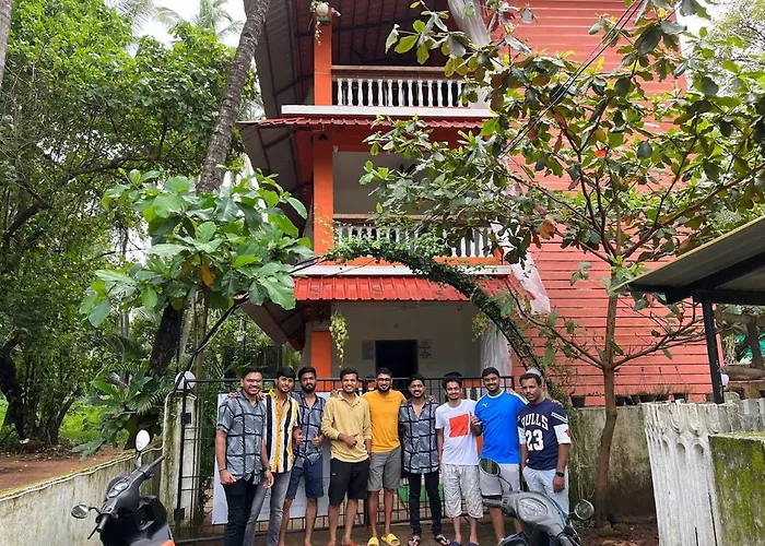 Bonds Hostel Candolim