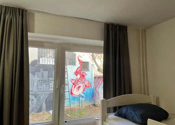 Hostel Fair And Square Belgrade