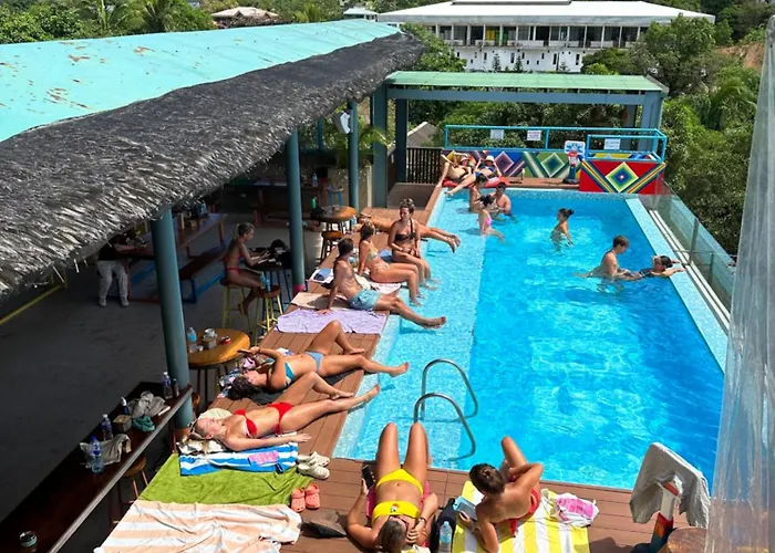 Outpost Hostel - Coron