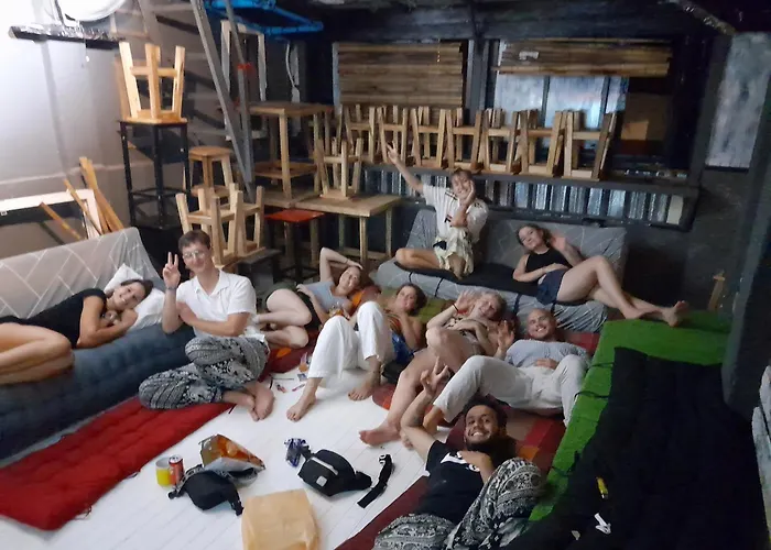 Dormsin Social Hostel Phi Phi Islands