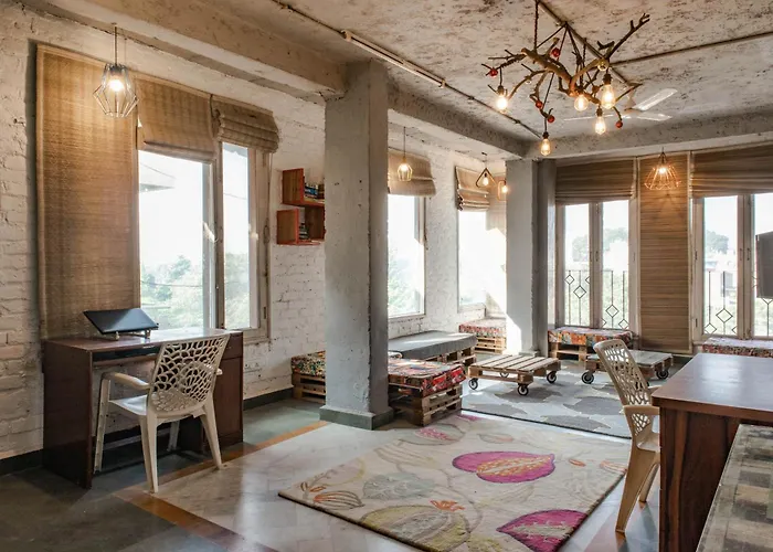 Jhouse Near Bhikaji Hostel New Delhi