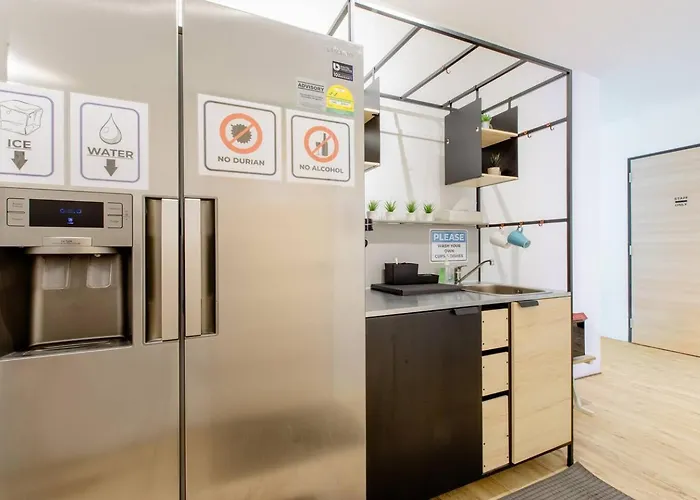 Radzone Hostel Singapore