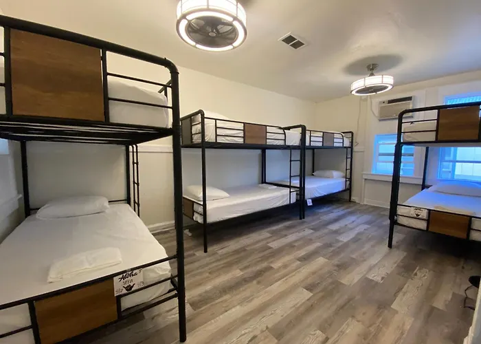 Howzit Hostels Wailuku
