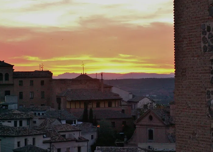 Oasis Backpackers' Toledo Hostel