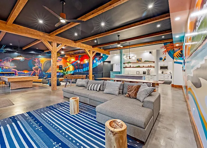 Howzit Hostels Wailuku