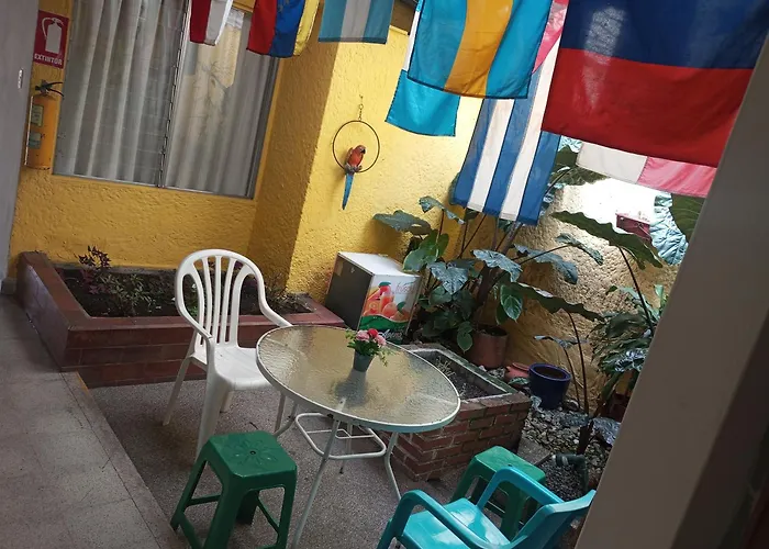 Yellow House Hostel Medellin