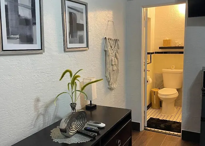 Coastal Chalet Suites Daytona Beach