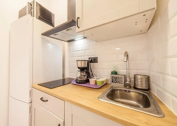 Raval Botella Private Rooms Barcelona