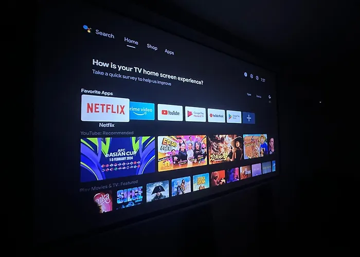 The White Den Sukhumvit 44 Hostel Bangkok