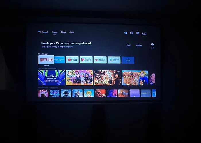 The White Den Sukhumvit 44 Hostel Bangkok