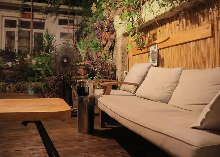 Lotus Garden Hostel İzmir