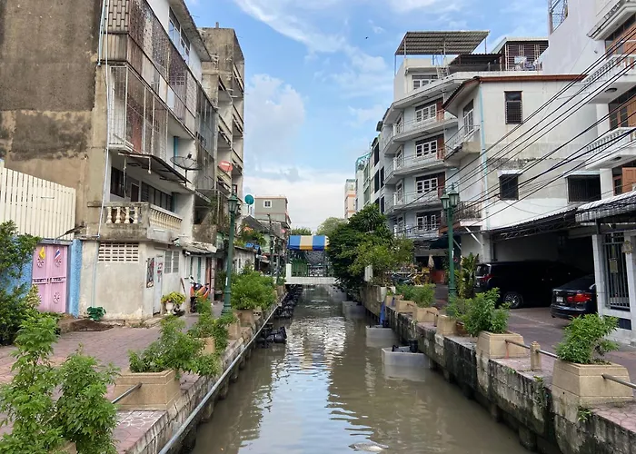 Bangkok Neighborhood Hostel