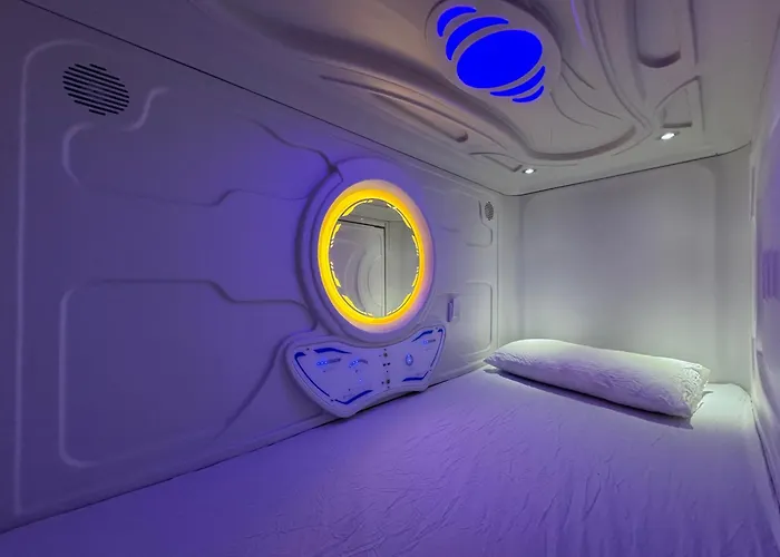 Hostel Space Capsule Madrid