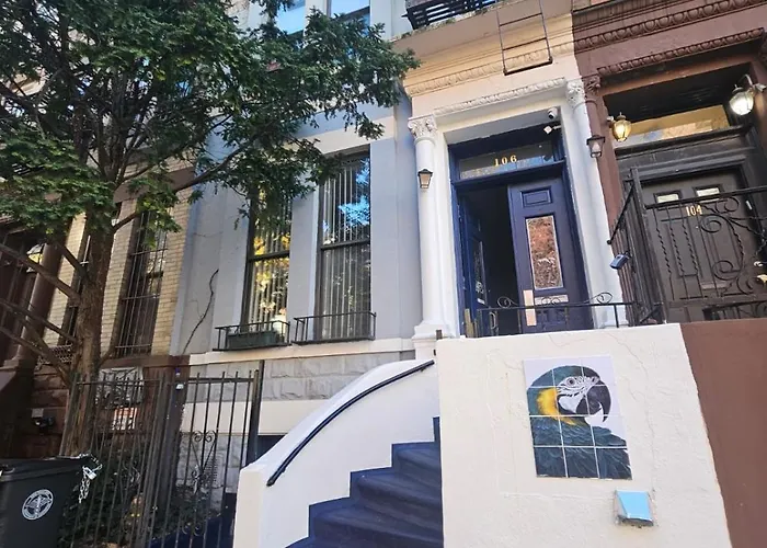 Macaw Guest House New York