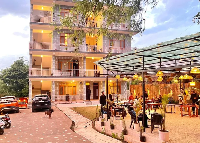 Tlo - The Life Outdoor, Bir Billing Hostel