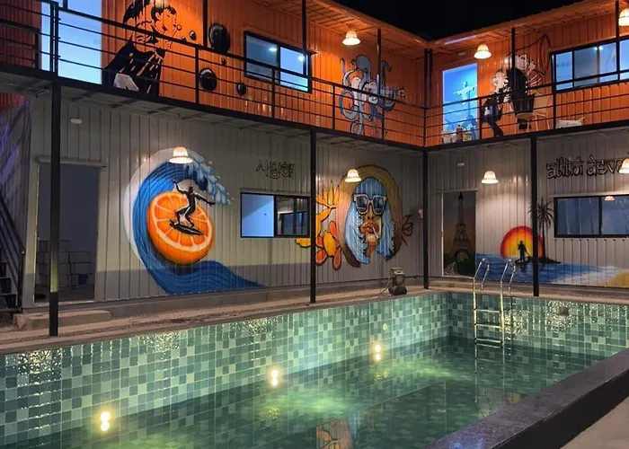 Half Orangee Party Stay With Free Swimming Pool, Free Game Room, Free Parking Next To Vagator Beach-Near To Chapora Fort-Near To Hill Top