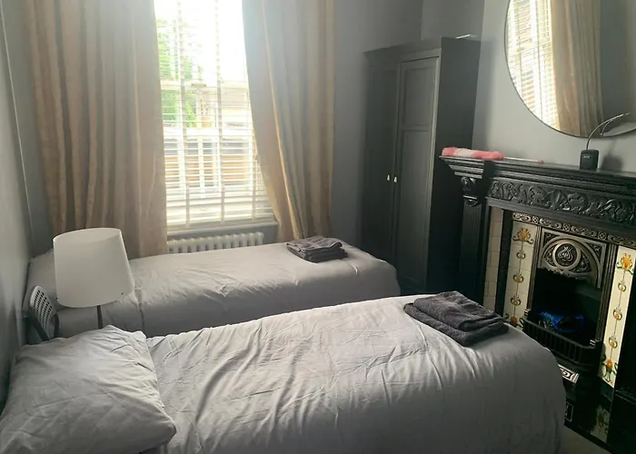 Bumble Bee Lodge London