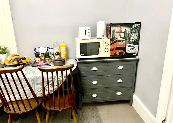 Bumble Bee Lodge London