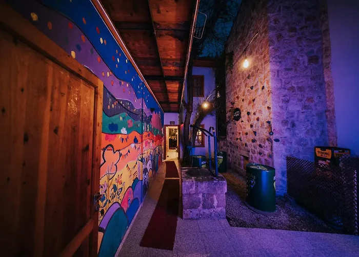 Kuyu Beergarden Hostel Antalya