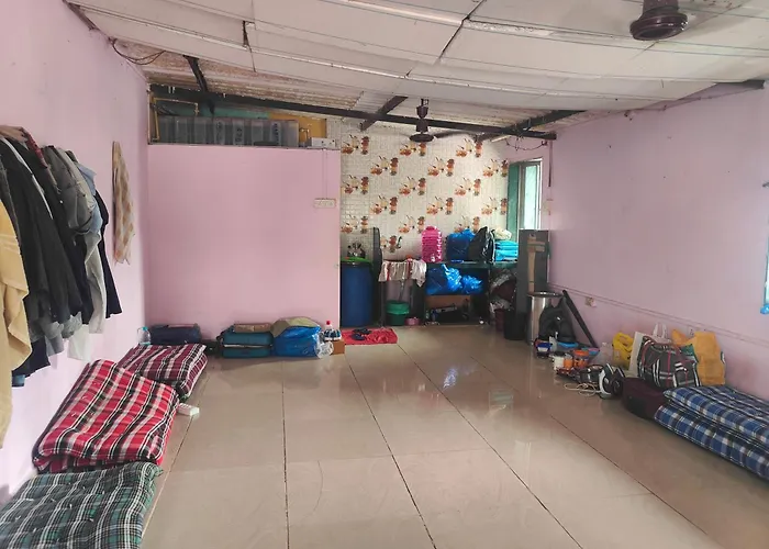 Miraj Khan Dormitory Pg Mumbai