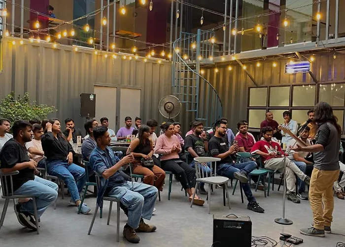 Coliwo Trois Hostel - Kharadi Pune